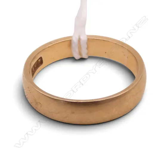 T Gaunt NZ colonial 18ct gold BAND RING 4.38gms SIZE N