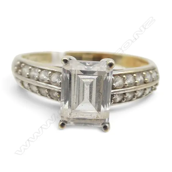 14CT WHITE STONE CZ 1 MISSING. RING 4.3gms SIZE U