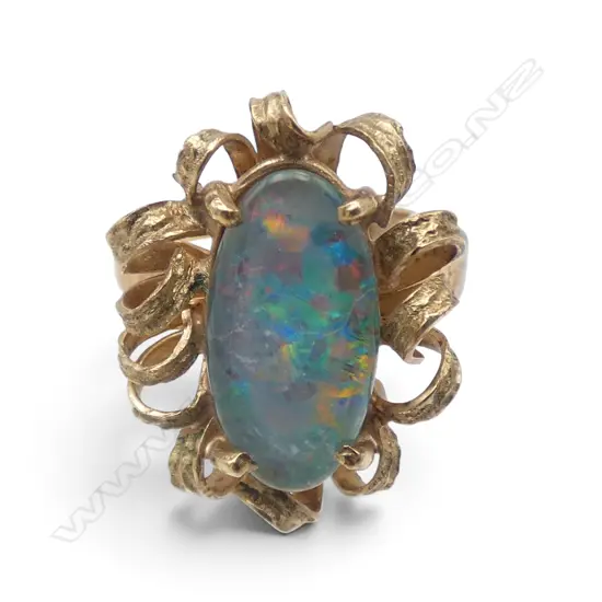 VINTAGE 9ct GOLD & OPAL TRIPLET RING size Q. 5.2gms