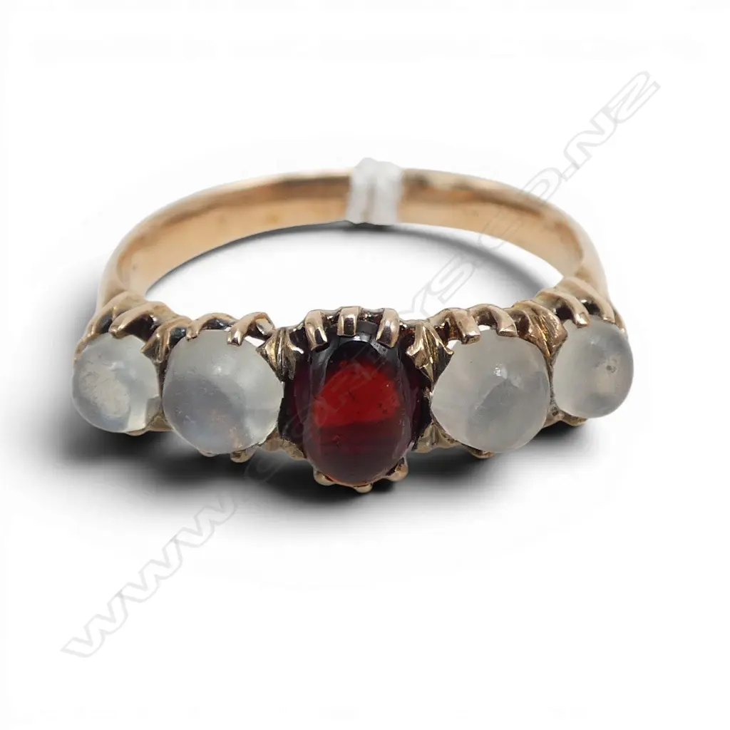 9CT GOLD MOONSTONE AND GARNET RING 2.53gms SIZE K Image 1++