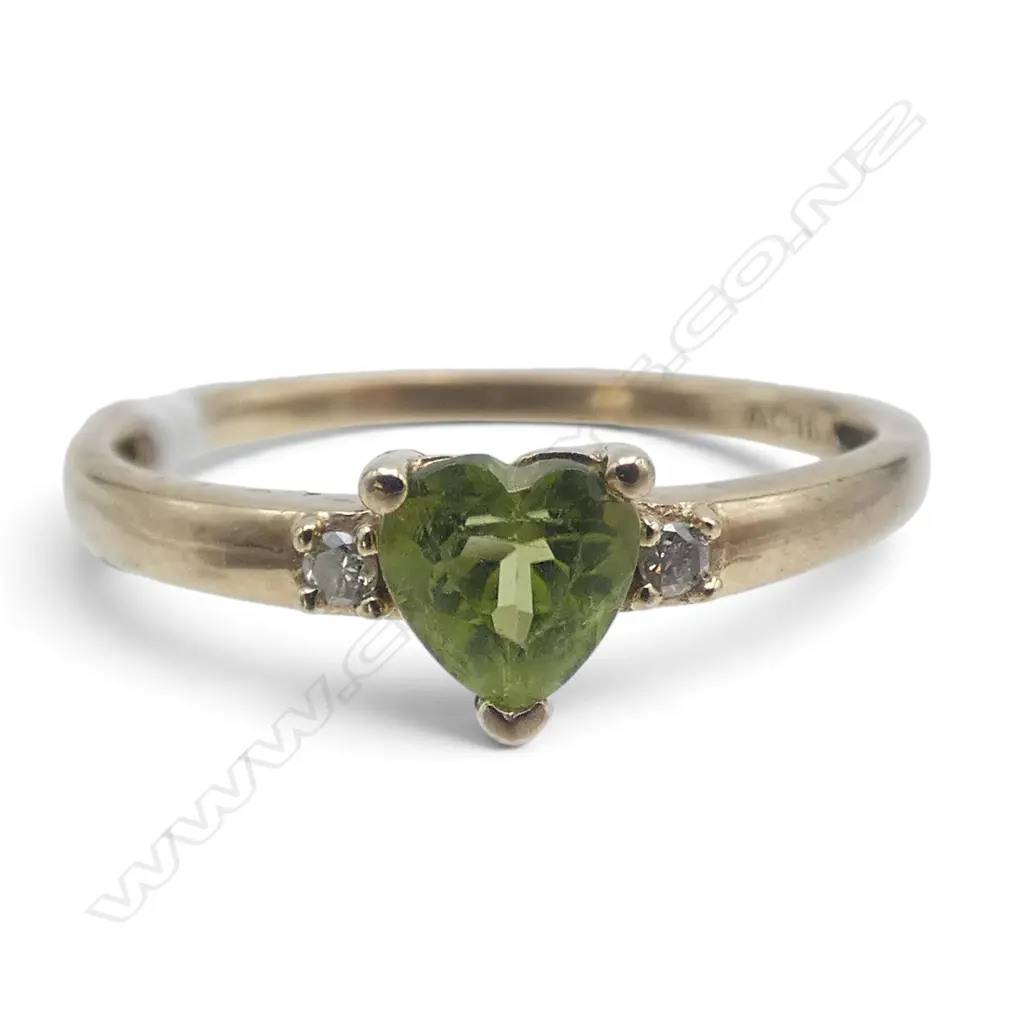 9CT GOLD PERIDOT AND DIAMOND RING 1.47gms SIZE O Image 1++