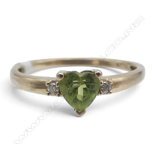9CT GOLD PERIDOT AND DIAMOND RING 1.47gms SIZE O