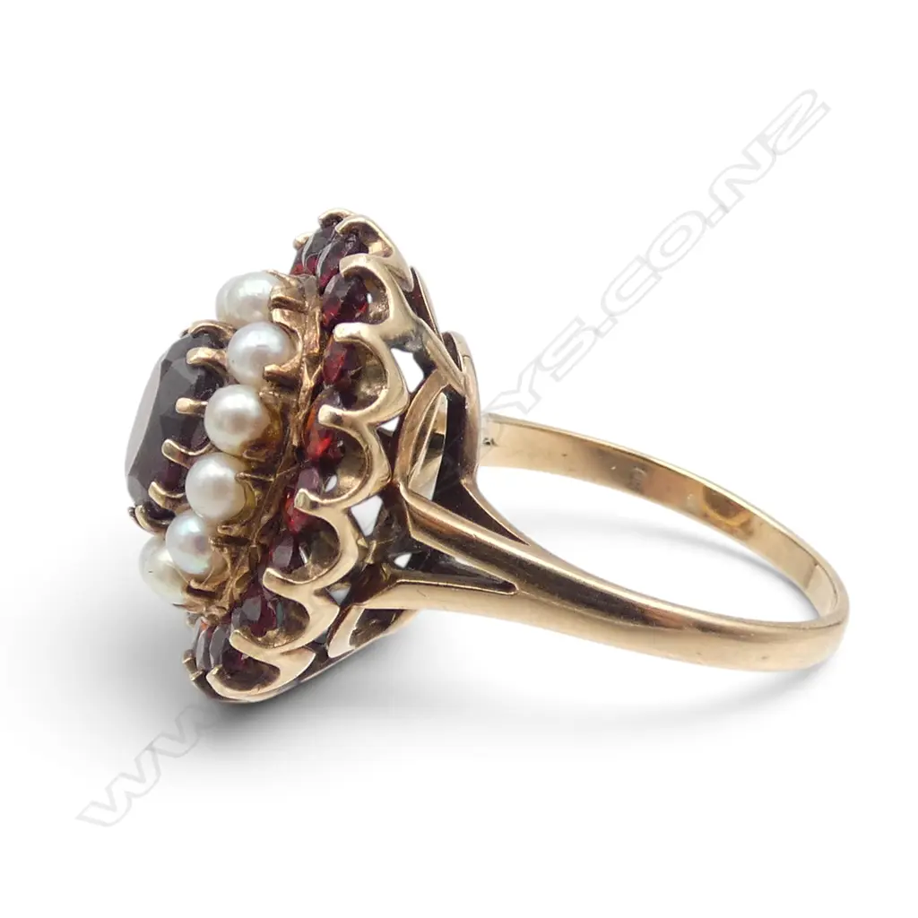 9CT GARNET & CULTURED PEARL CLUSTER DRESS RING 6.5gms SIZE P1/2 Image 1++