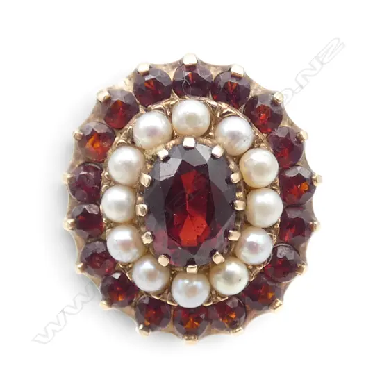 9CT GARNET & CULTURED PEARL CLUSTER DRESS RING 6.5gms SIZE P1/2