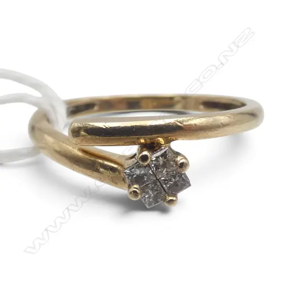 9CT Y/G PRINCESS CUT DIAMOND CLUSTER RING 1.66gms SIZE N