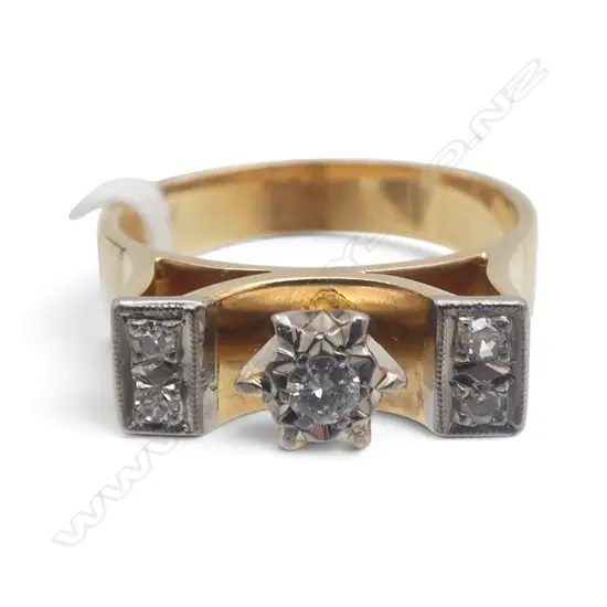 18ct & DIAMOND RING 5.49gms SIZE K1/2