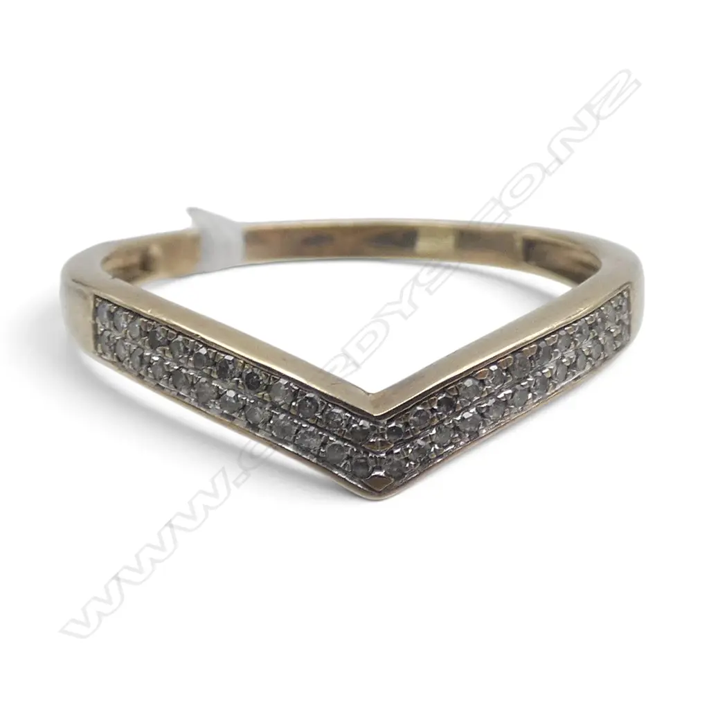 9CT GOLD AND DIAMOND 'WISHBONE' TYPE RING 1.79gms SIZE Q Image 1++