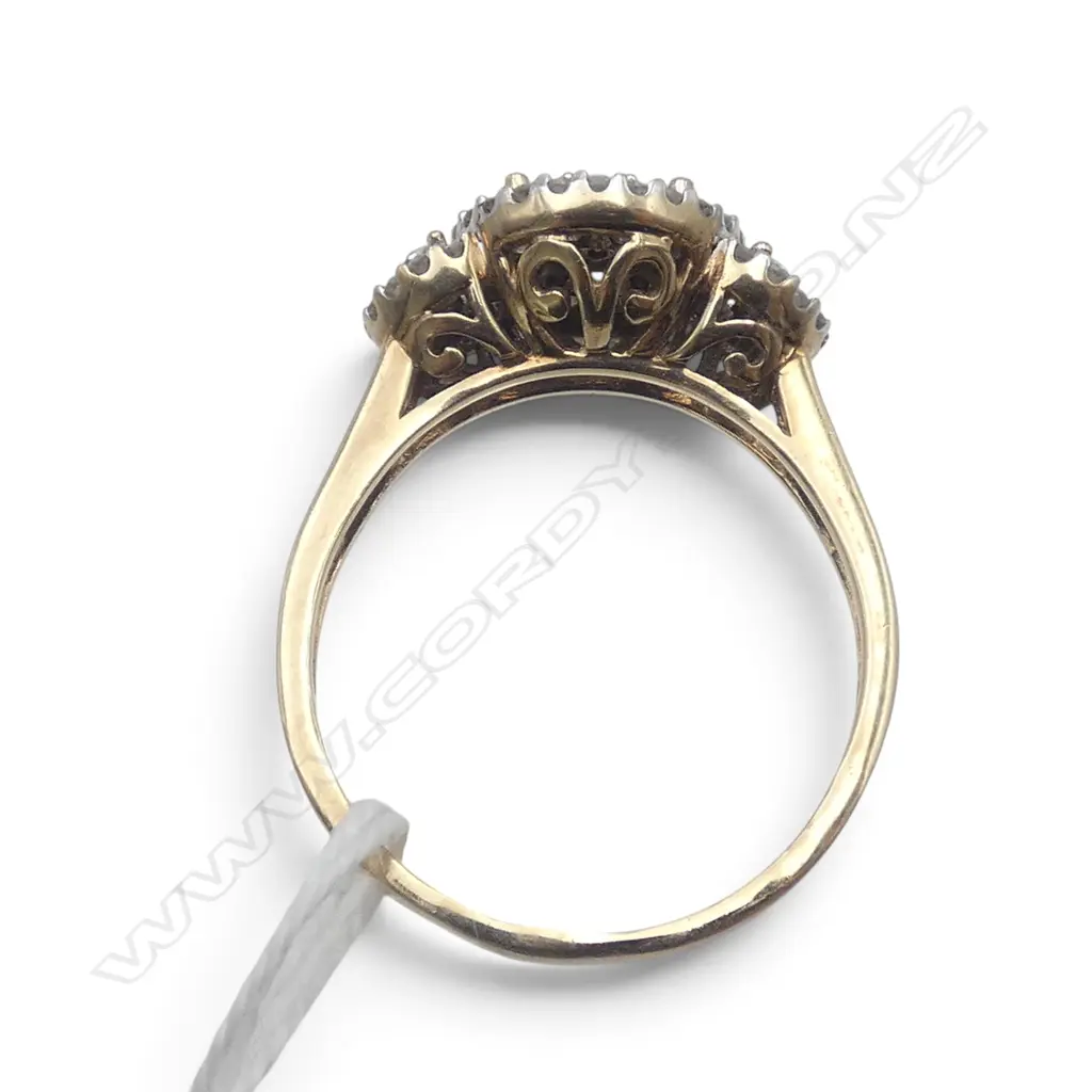 9CT GOLD AND DIAMOND CLUSTER HALO RING 4.30gms SIZE U Image 1++