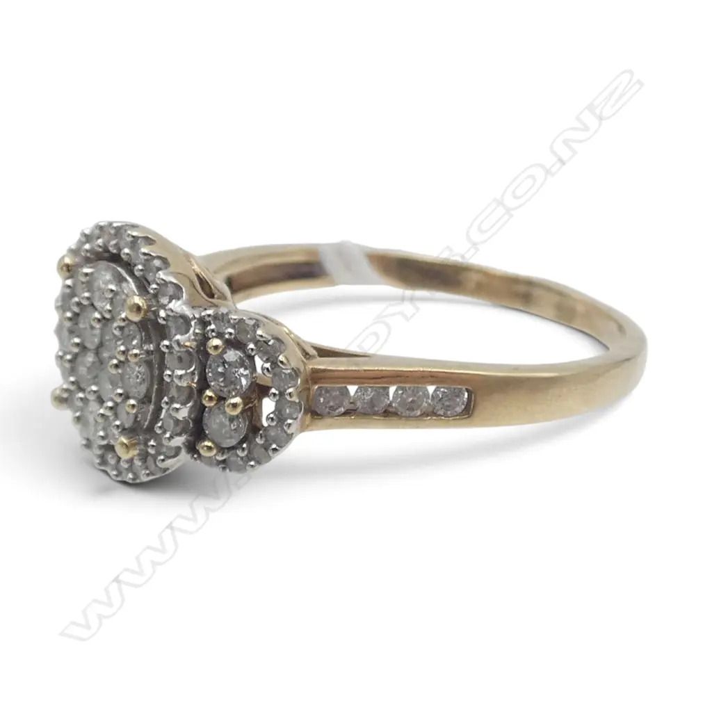 9CT GOLD AND DIAMOND CLUSTER HALO RING 4.30gms SIZE U Image 1++