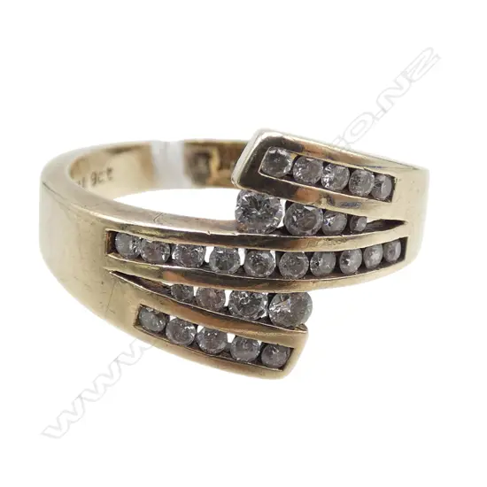 9CT CHANNEL SET DIAMOND DRESS RING 4.9gms SIZE S