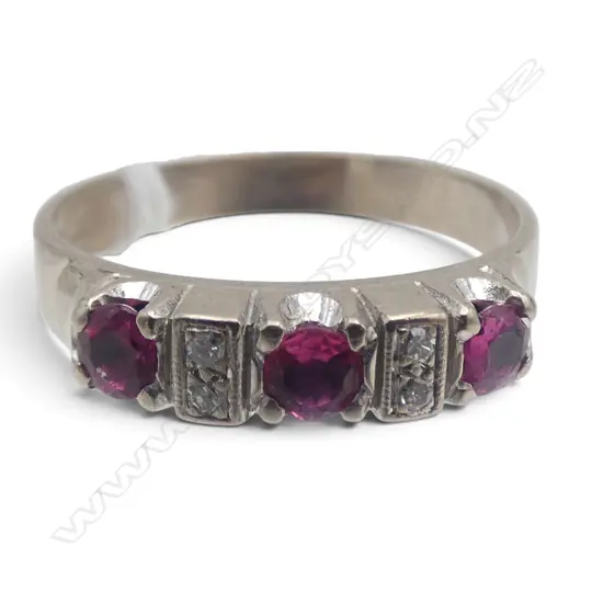 18ct W/GOLD RUBY & DIAMOND ESTATE RING 3.54gms SIZE N