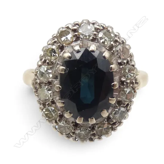 18ct GOLD SAPPHIRE & DIAMOND CLUSTER RING size J.  4.8gms