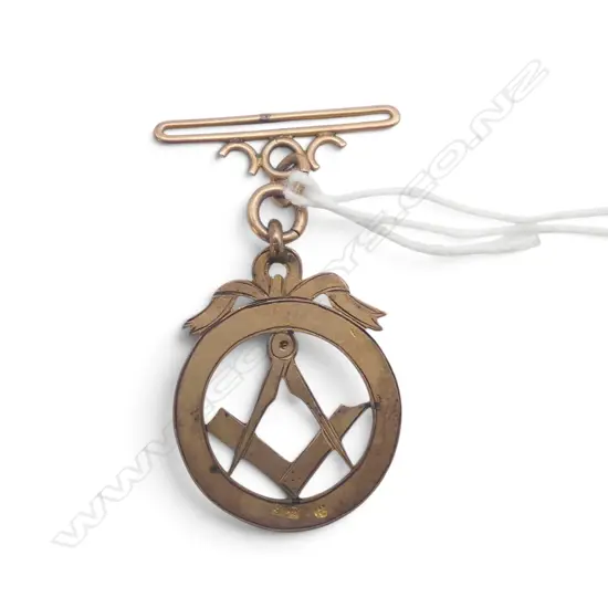 9ct GOLD early 19thC MASONIC FOB suspended from 9ct bar. 3.58gms