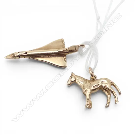 2 9ct gold charms: Concorde plane + horse. 6gms