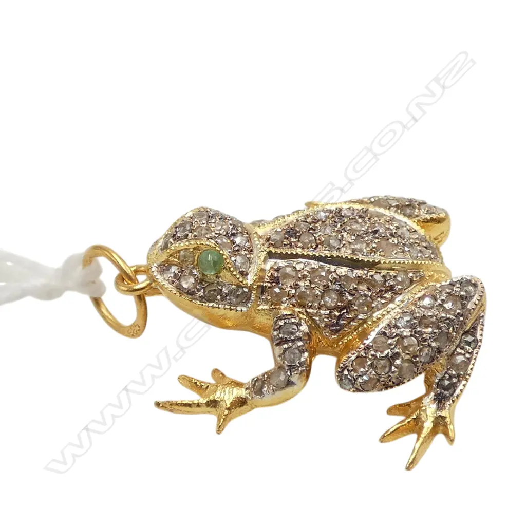 SILVER GILT DIAMOND AND EMERALD FROG PENDANT 14CT GOLD BALE Image 1++