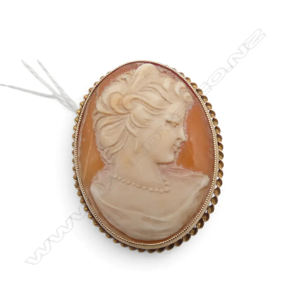 9CT CAMEO 30x25mm 5.2gms Image 1++