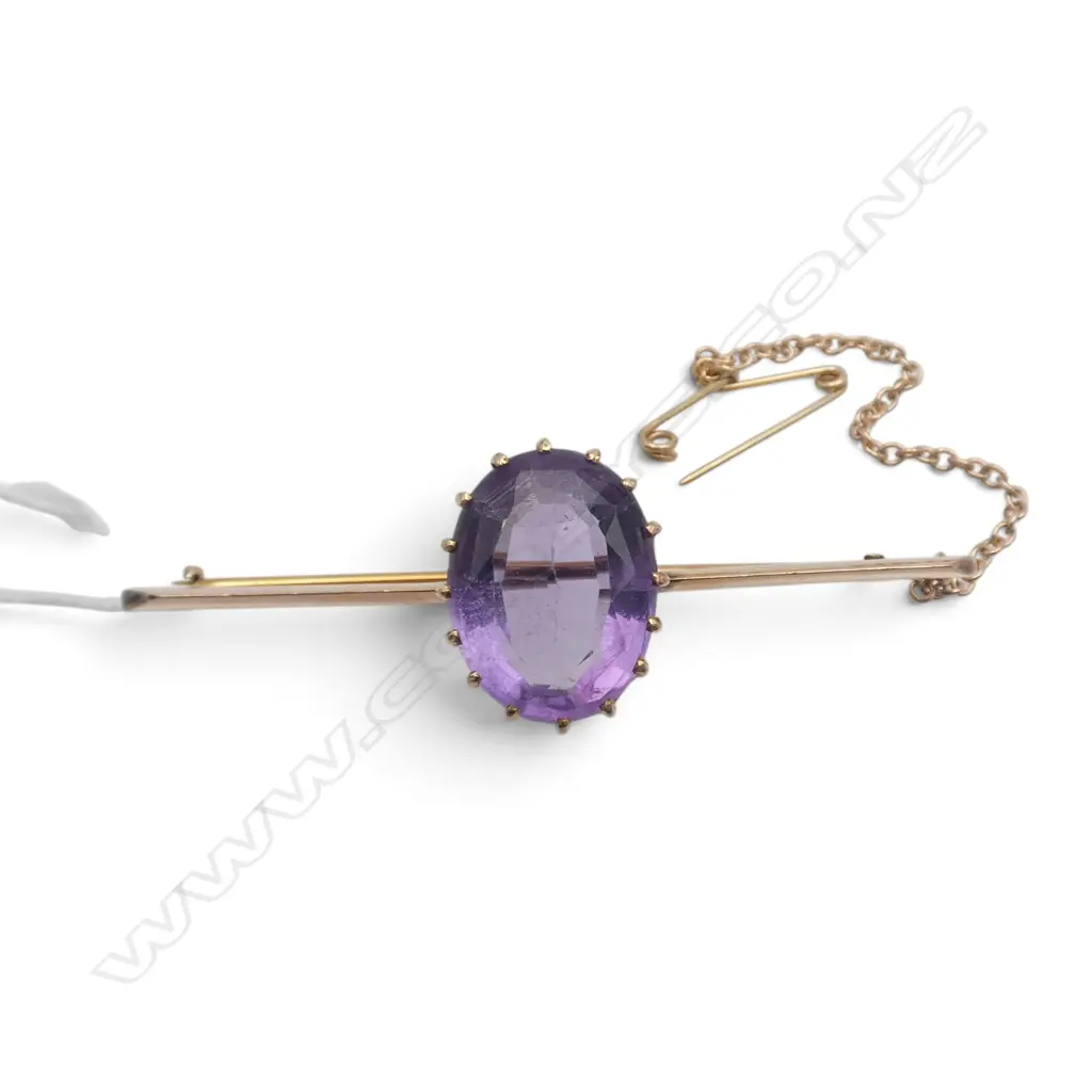 9ct AMETHYST BAR BROOCH, 5.28gm Image 1++