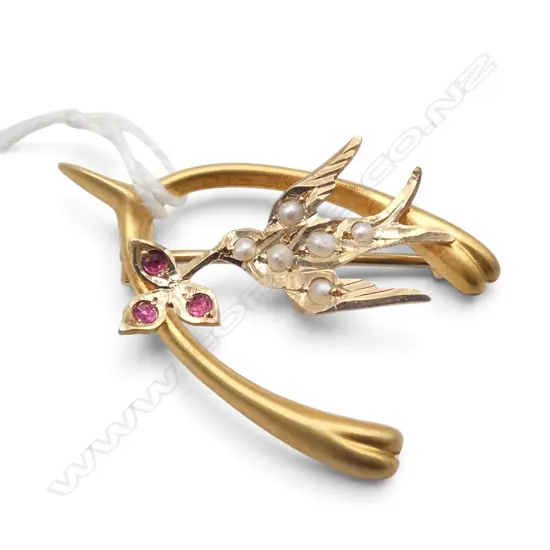 9CT WISH BONE BROOCH 35x20mm 2.3gms