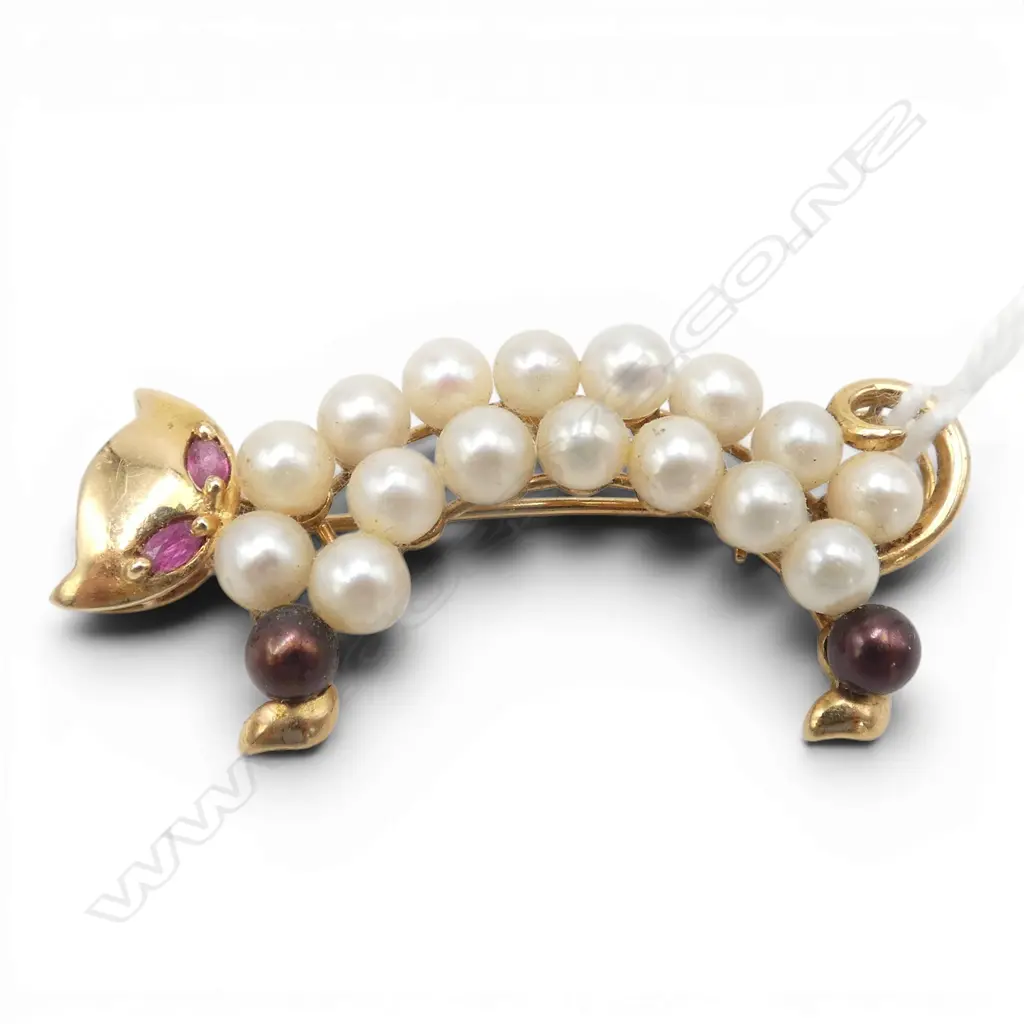 18ct RUBY & PEARL CAT BROOCH 6.53gms Image 1++