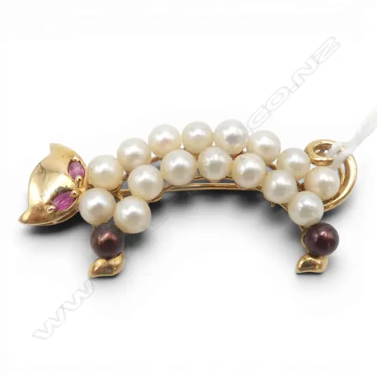 18ct RUBY & PEARL CAT BROOCH 6.53gms