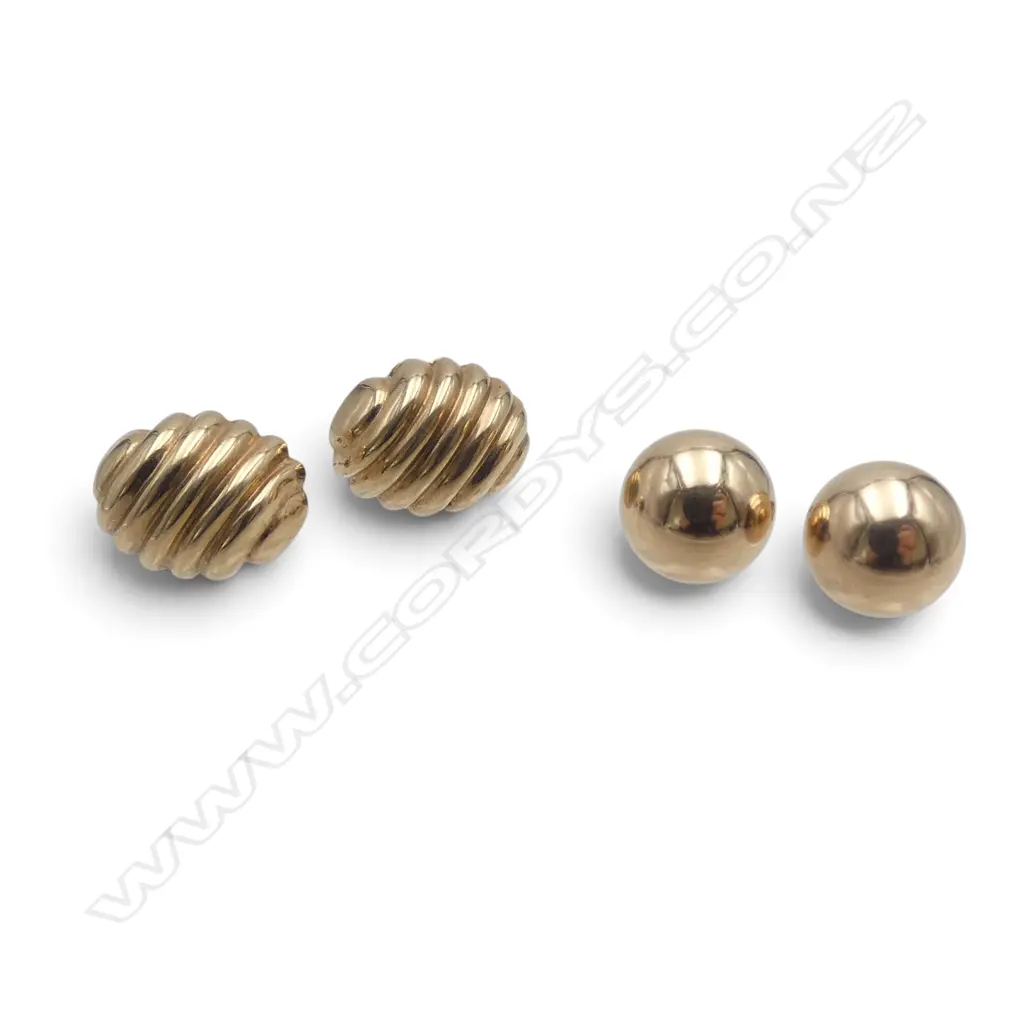 2 PRS 9CT EARRINGS, 2.4gms Image 1++