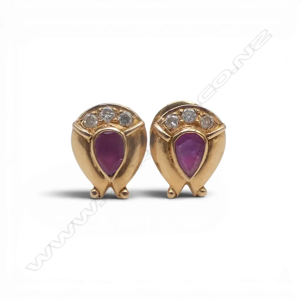 18ct DIAMOND & RUBY EARRINGS, STUDS, 3.54gm Image 1++