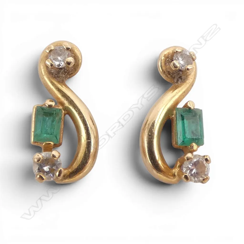 PR 18ct EMERALD & DIAMOND EARRINGS one butterfly missing 1.96gms Image 1++