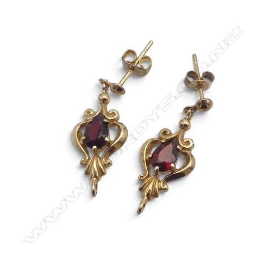 PAIR 9CT GOLD AND GARNET EARRINGS 1.74gms