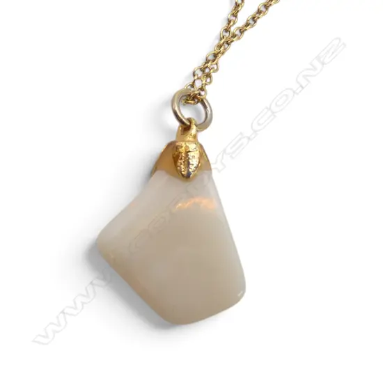 MILKY OPAL PENDANT ON G/P CHAIN