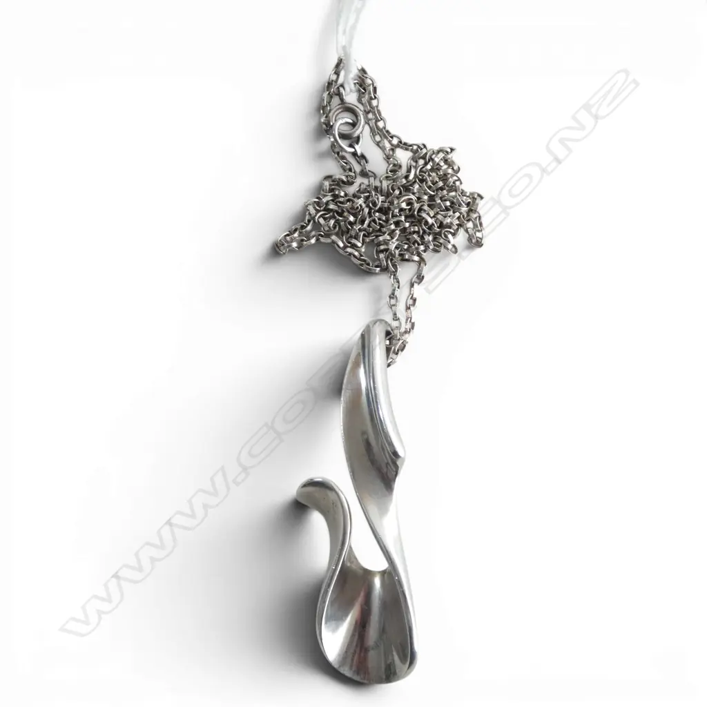 MODERNITST STG SILVER PENDANT on silver chain L.610mm 29.28gms Image 1++