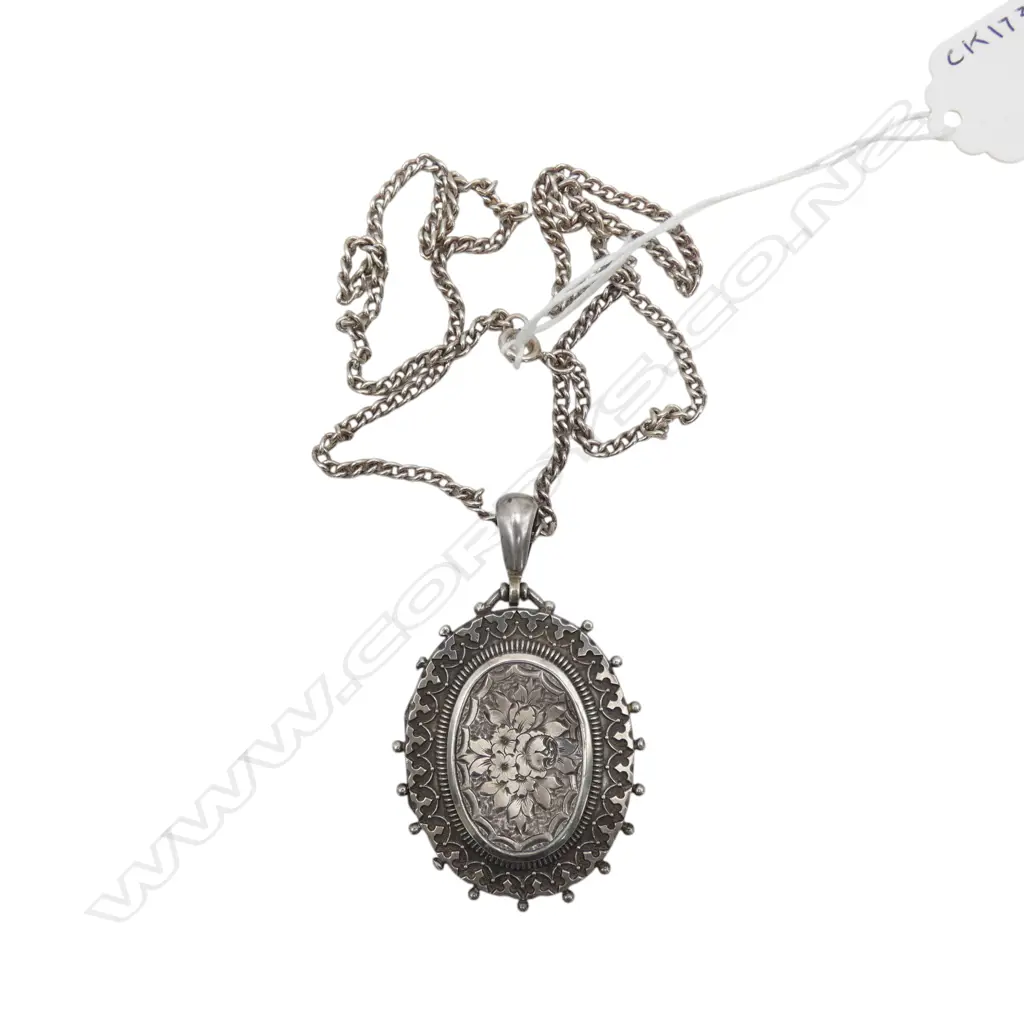 EDWARDIAN S/SILVER LOCKET ON S/SILVER CHAIN  28GMS Image 1++