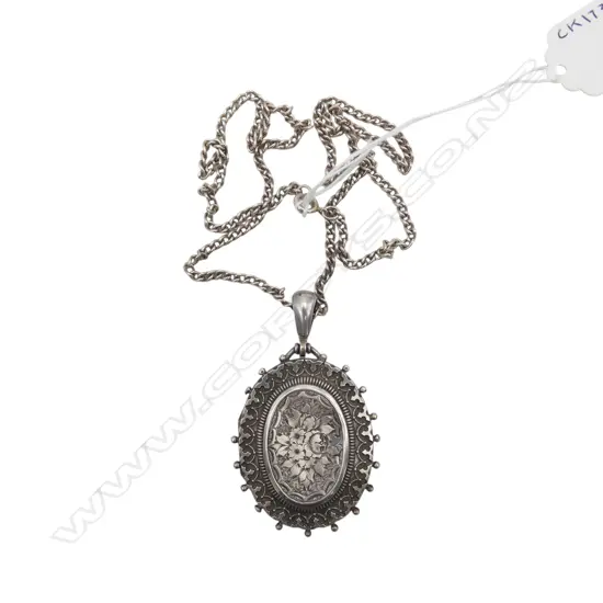 EDWARDIAN S/SILVER LOCKET ON S/SILVER CHAIN  28GMS
