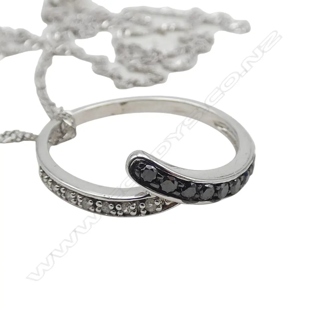 S/SILVER WHITE STONE HEART PENDANT ON CHAIN WITH S/SILVER RING with black and white diamonds Image 1++