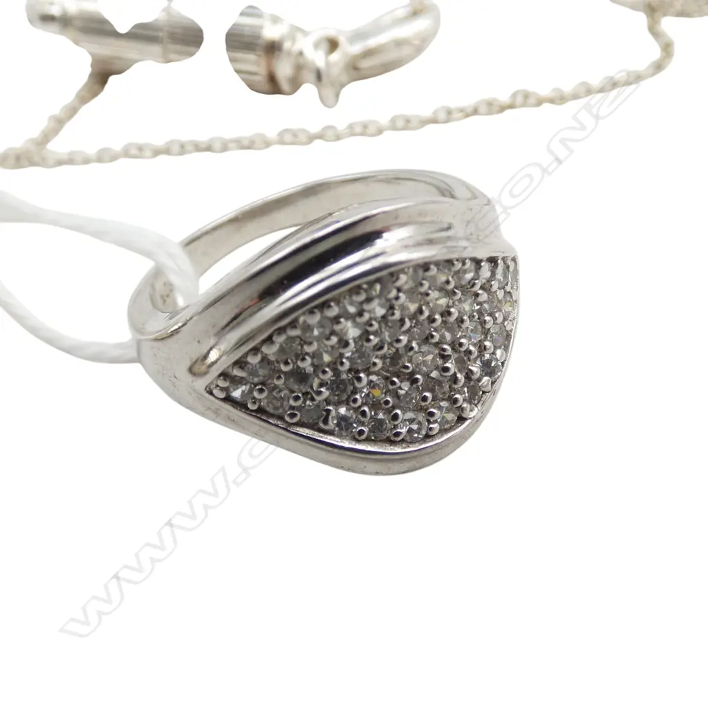 S/SILVER HEART PENDANT ON CHAIN & S/SILVER MULTI WHITE STONE DRESS RING Image 1++
