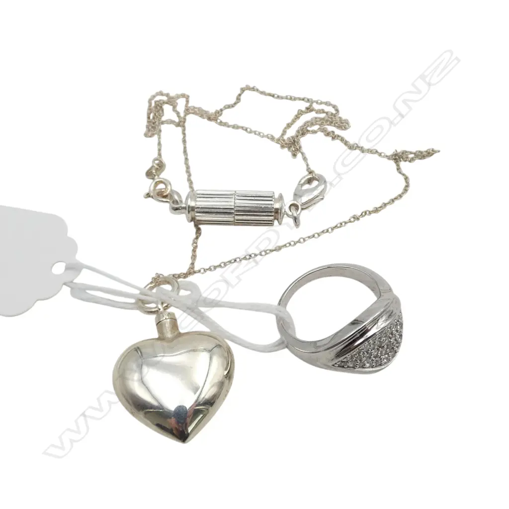 S/SILVER HEART PENDANT ON CHAIN & S/SILVER MULTI WHITE STONE DRESS RING Image 1++