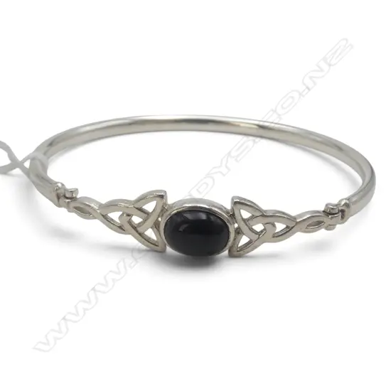 S/SILVER & ONYX CELTIC BANGLE 10.2GMS TOTAL WIEGHT