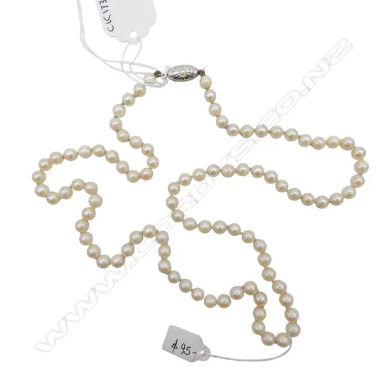STRAND OF HAND KNOTTED CULTURED PEARLS S/SILVER CLASP L290MM