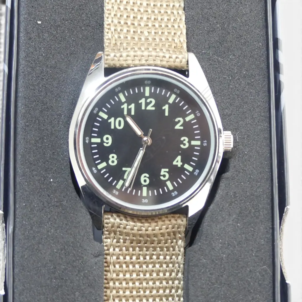MILITARY ISSUE STYLE WRISTWATCH, NEW Image 1++