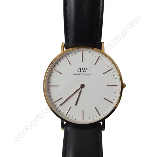DANIEL WELLINGTON WRIST WATCH