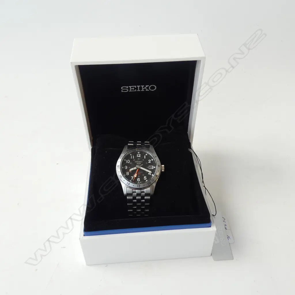 # Seiko 5 Sports Field GMT (Ref.SSK023K1) gent's wristwatch box & tag + extra links. Running Image 1++