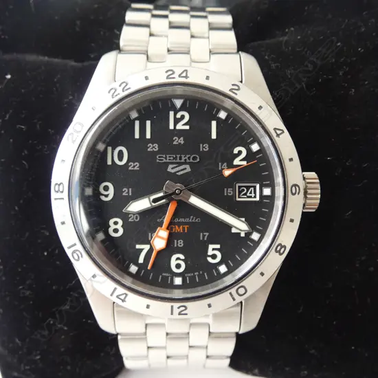 # Seiko 5 Sports Field GMT (Ref.SSK023K1) gent's wristwatch box & tag + extra links. Running