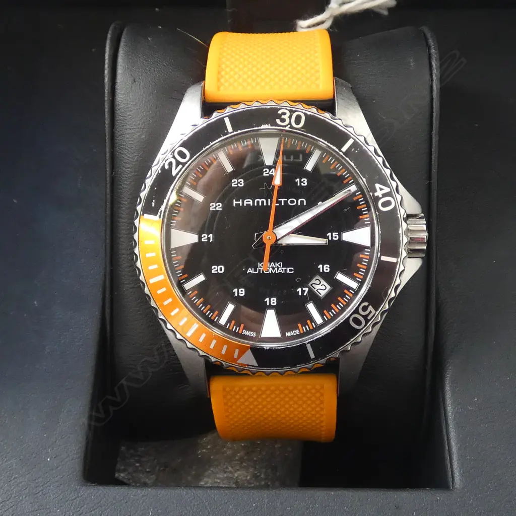 # Hamilton Khaki Navy Scuba Automatic gent's wristwatch. Box + original strap + later rubber strap. Image 1++