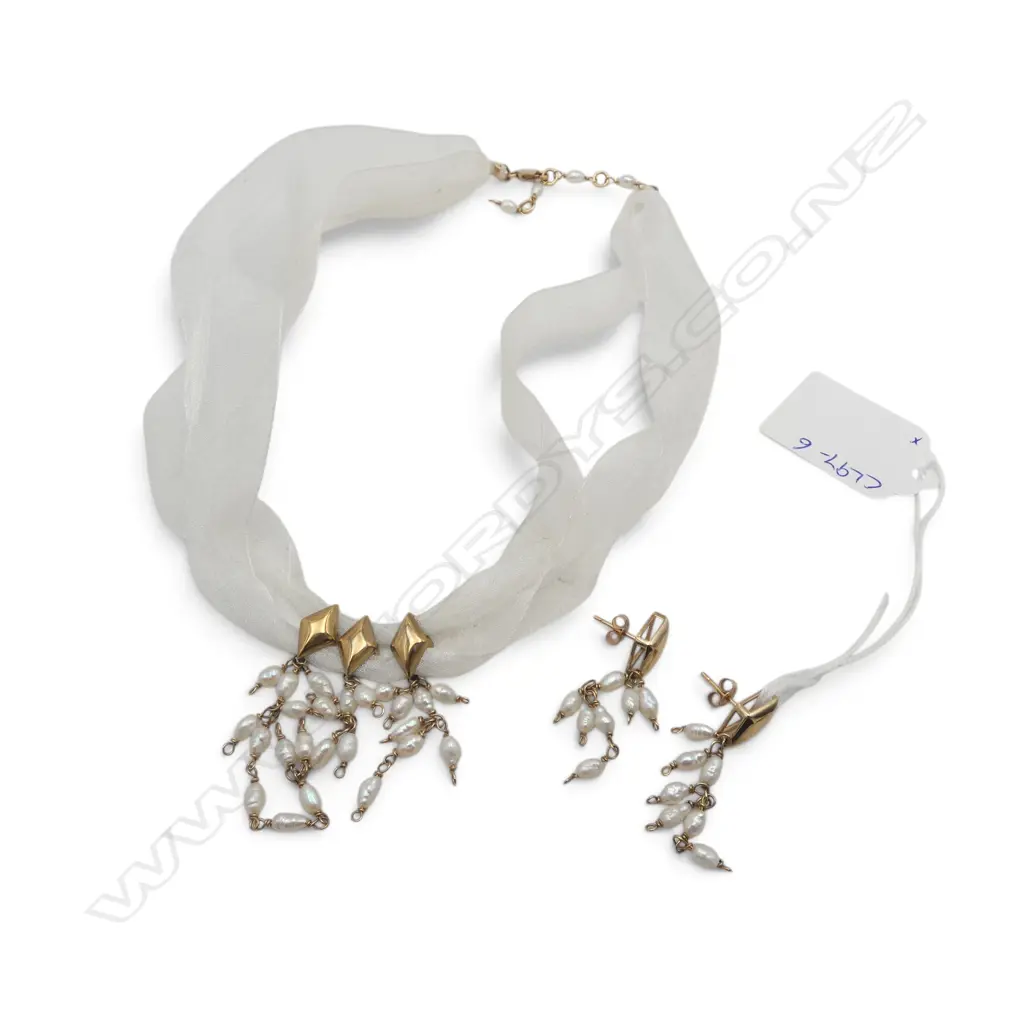 9CT GOLD AND PEARL RIBBON NECKLACE AND EARRINGS Image 1++
