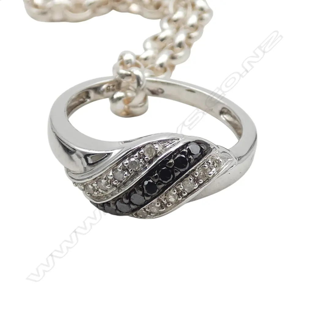 S/SILVER RING WITH BLACK AND WHITE DIAMONDS & ENAMEL PENDANT ON S/SILVER CHAIN 30.8GMS TOTAL WIEGHT Image 1++