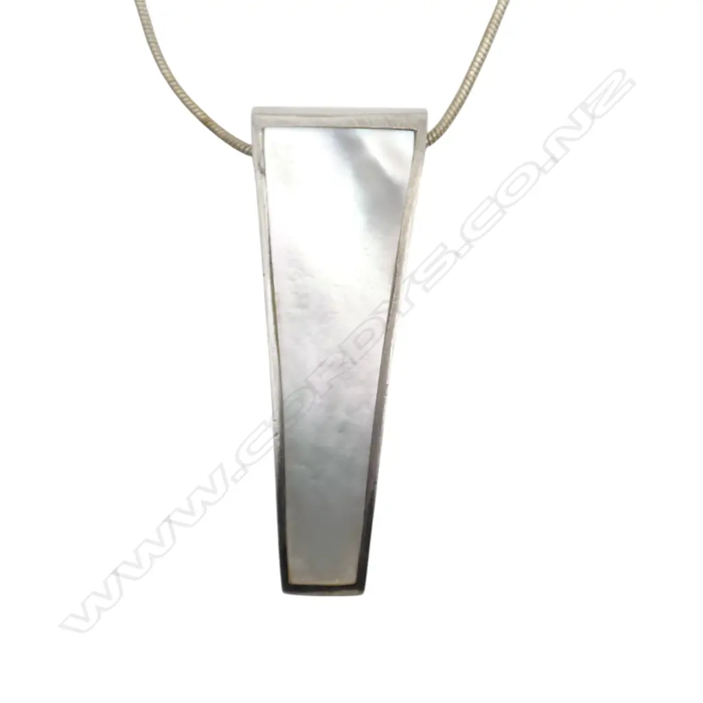MOP STG SILVER PENDANT Image 1++