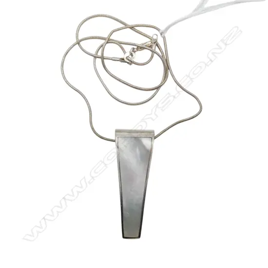 MOP STG SILVER PENDANT