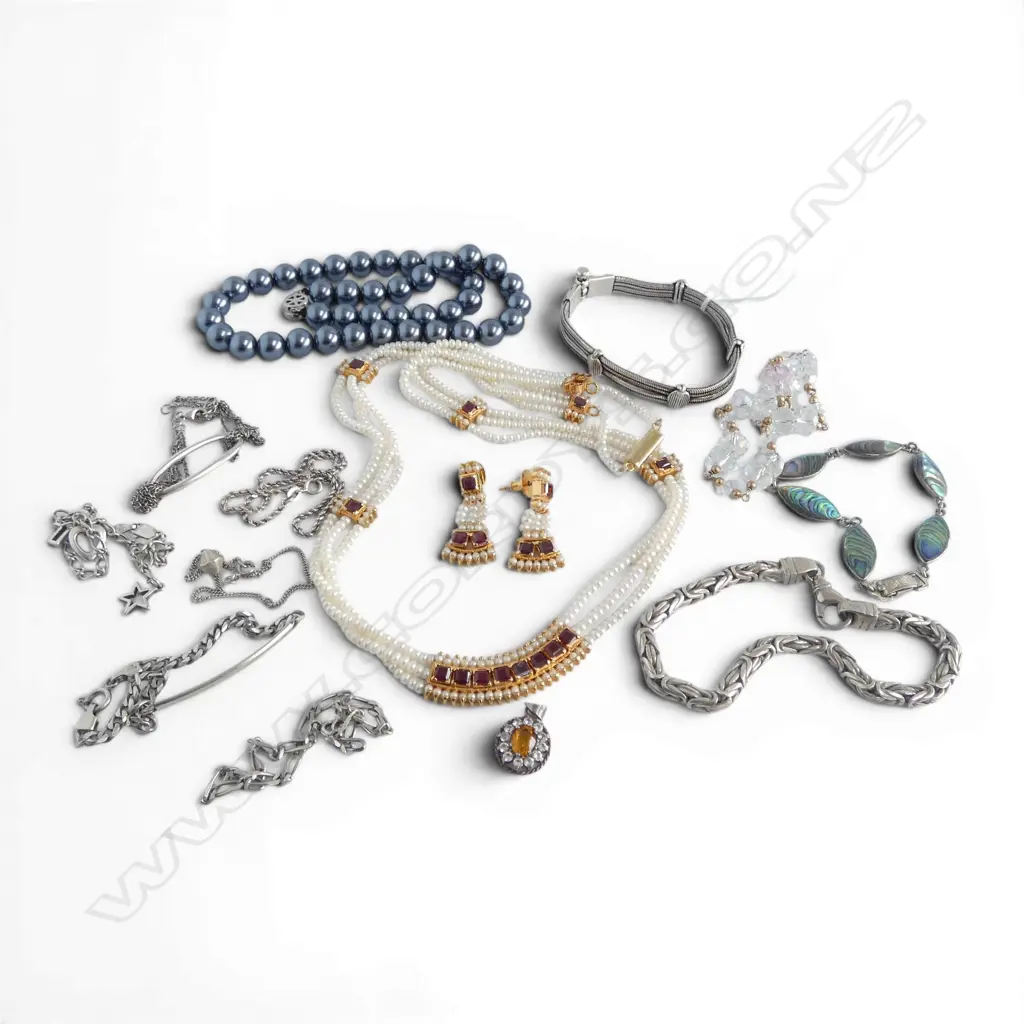 9 925 SILVER BRACELETS, 98gms + COSTUME JEWELLERY INCL. FAUX BLACK PEARL NECKLACE L.440mm Image 1++