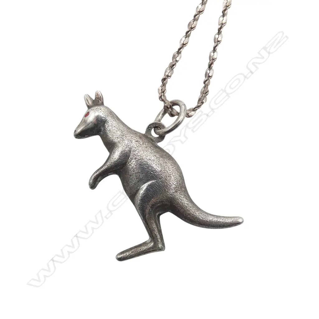 KANGAROO STG SILVER PENDANT on silver chain Image 1++