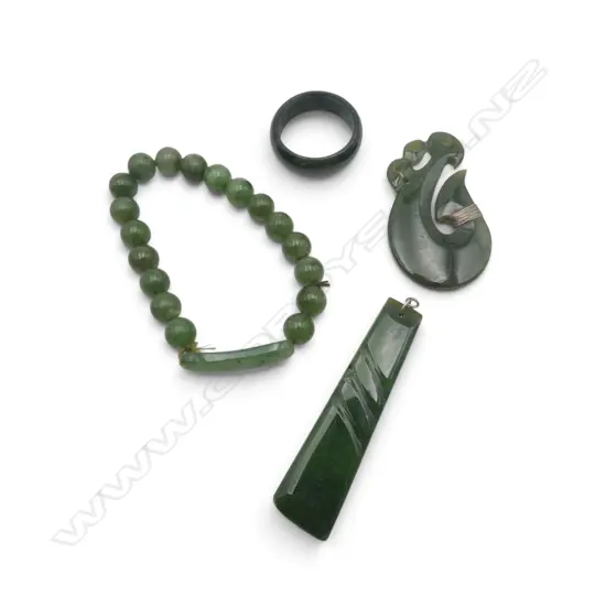 4 PCS POUNAMU JEWELLERY; 2 PENDANTS, BRACELET & RING, SIZE Z+1