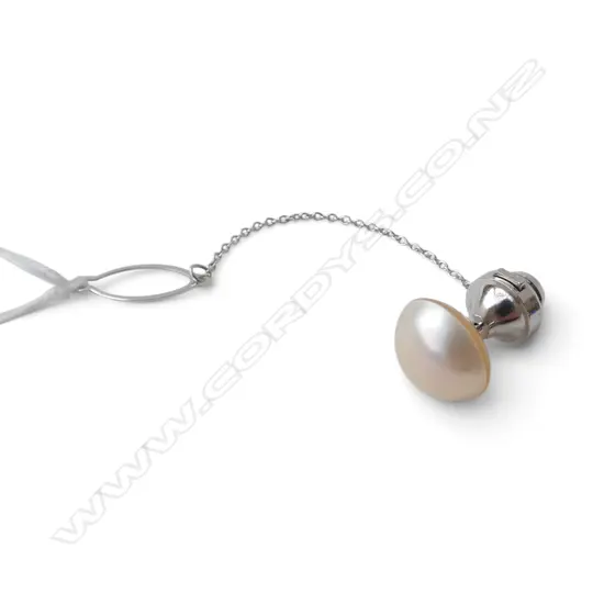 MABE PEARL TIE PIN L 25MM